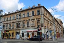 Město Brno prodá dva zchátralé domy číslo 17 a 19 v dražbě a utržené peníze vloží do Fondu rozvoje, z něhož platí opravy a rekonstrukce dalších městských domů. Obě budovy přitom chtělo město ještě před třemi lety rekonstruovat a vybudovat v nich až 70 byt