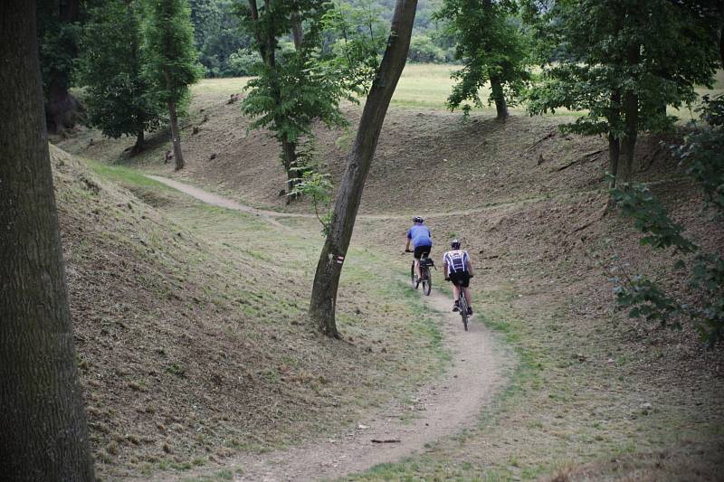 Tematickou projížďkou po obcích okolo hradu Veveří si zpříjemnili neděli někteří cyklisté. Svazek obcí Panství hradu Veveří pro ně už podruhé přichystal pětapadesátikilometrovou trasu s osmi zastávkami a tematickými úkoly.