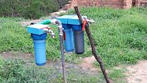 Zlepšit situaci situaci s čistotou vody v africké Tanzanii se snaží doktorand z brněnské techniky Vojtěch Kundrát. pomáhal i stavět školu.