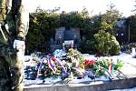 Výročí narození i úmrtí legendárního velitele parašutistického výsadku Wolfram z druhé světové války Josefa Otiska si v sobotu připomněli lidé na hřbitově v brněnské Líšni.