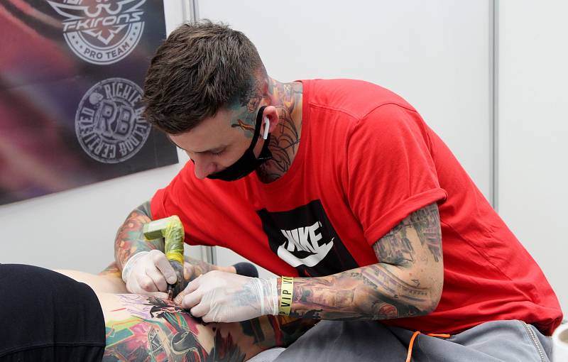 V sobotu a v neděli se koná na brněnské výstavišti Tattoo Grand Prix.