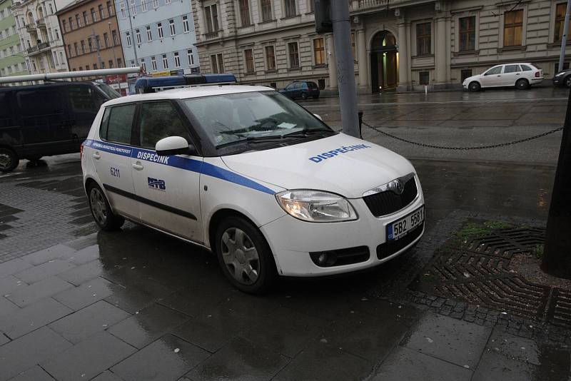 Zdržení čekalo na cestující v tramvajové lince jedna, kteří jeli v úterý ráno do práce.