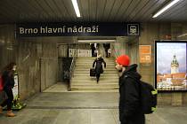 V části podchodu pod hlavním nádražím v Brně už nejsou stánky kvůli plánované rekonstrukci. Foto únor 2022.