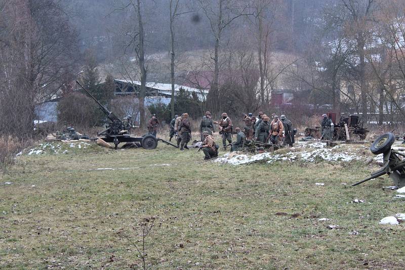 Nadšenci vojenské historie předvedli ve Skalici nad Svitavou rekonstrukci bitvy z druhé světové války, při které Rudá armáda zaútočila na nacistické jednotky u řeky Wisly.