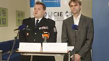 Na snímku ředitel Krajského ředitelství PČR JMK Leoš Tržil (vlevo) a tehdejší ředitel Útvaru pro odhalování organizovaného zločinu Robert Šlachta.