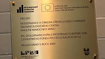 Slavnostní odhalení pamětní desky traumacentra ve Fakultní nemocnici Brno a prohlídka dovybaveného oddělení.