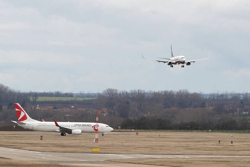 Letiště Brno 26.2.2020 - přílet letadla z Bergama v Itálii