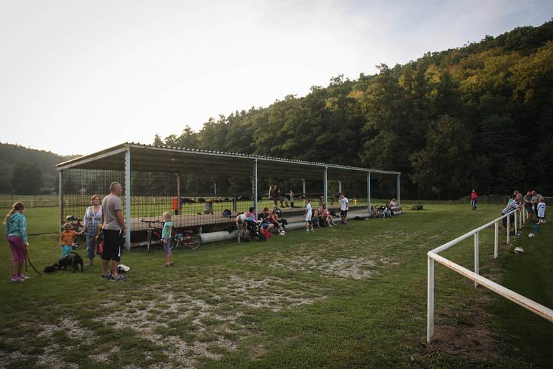 Fotbalová Líšeň po investici do hlavní tribuny na svém stadionu myslela také na svoji mládež. Ve čtvrtek večer třetiligový klub slavnostně otevřel Tréninkové centrum mládeže v Mariánském údolí.