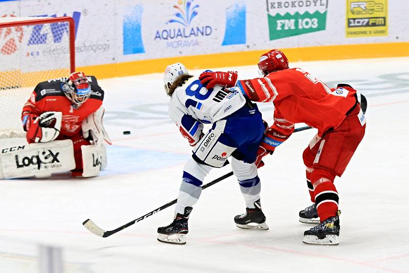 Generali Česká Cup: HC Kometa Brno (bílé dresy) - Mountfield Hradec Králové (červené dresy).