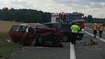 K vážné dopravní nehodě tří osobních aut došlo ve čtvrtek v půl čtvrté odpoledne na 29. kilometru silnice 52 nedaleko Pohořelic na Brněnsku.