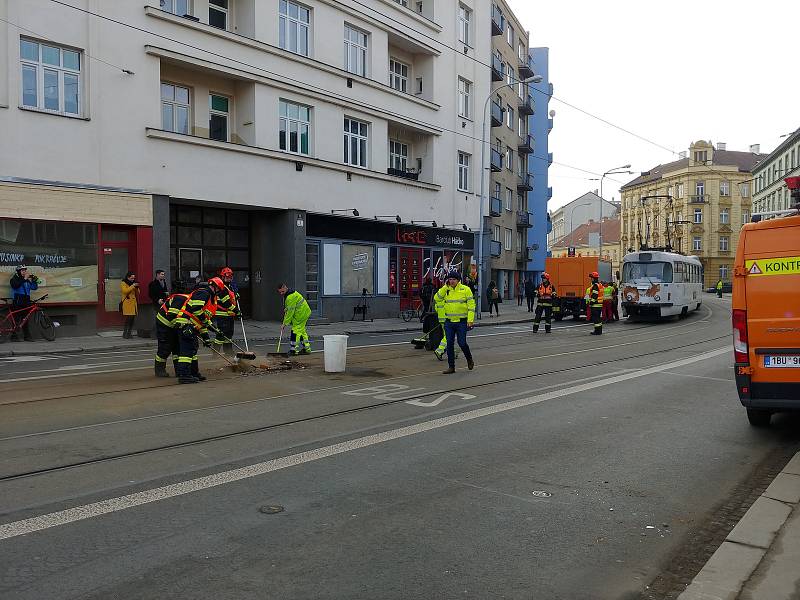 Poškozené tramvaje po nehodě, která se stala v pondělí ráno v brněnské Křížové ulici.