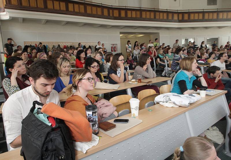 Konference aktivního rodičovství na Fakultě sociálních studií.