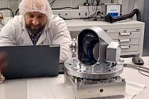 Technologie, kterou vyvinula společnost Honeywell v Brně, bude na palubě mise do vesmíru. Deník měl možnost nahlédnout do laboratoře Honeywellu, kde podobné technologie vznikají.