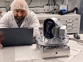 Technologie, kterou vyvinula společnost Honeywell v Brně, bude na palubě mise do vesmíru. Deník měl možnost nahlédnout do laboratoře Honeywellu, kde podobné technologie vznikají.