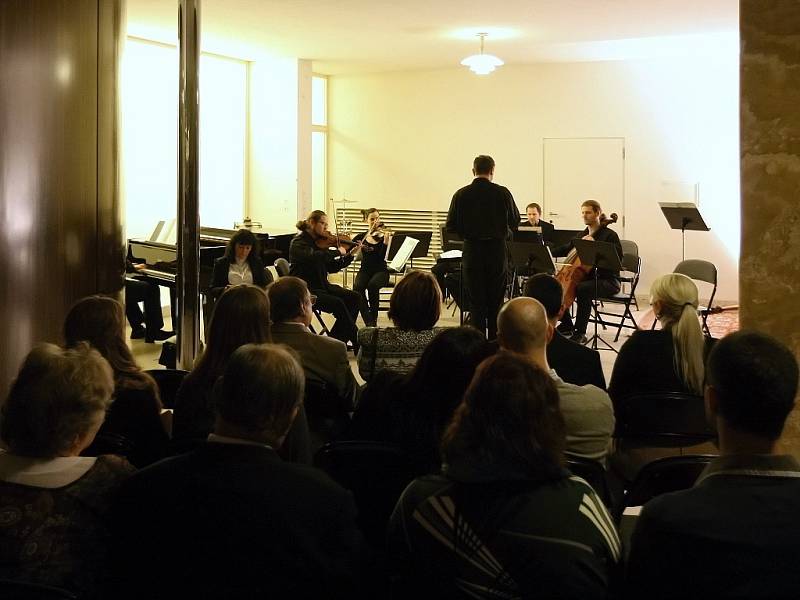 Koncert souboru Brno Contemporary Orchestra v brněnské vile Tugendhat.