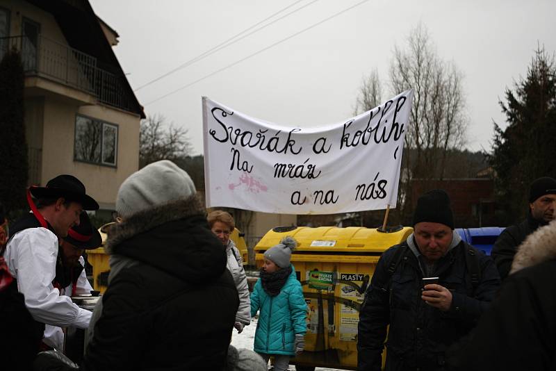 Líšeňskými ulicemi prošly v sobotu desítky masek.