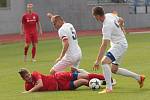 Fotbalisté Bohunic (v červeném) ovládli finálový duel krajského poháru. Lanžhot ve Znojmě porazili 3:2 po penaltovém rozstřelu.