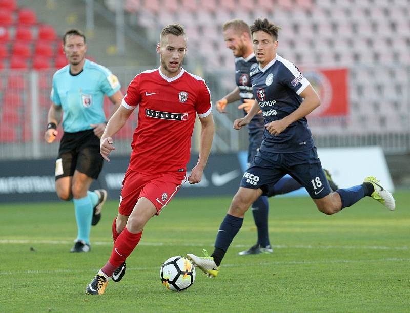 Fotbalisté brněnské Zbrojovky v jedenáctém kole nejvyšší soutěže přehráli Slovácko 2:1.