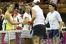 České tenistky Peschkeová a Benešová (vlevo) při Fed Cupu