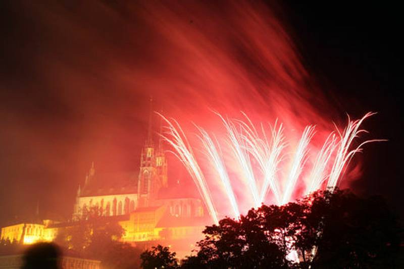 Populární festival ohňostrojů Ignis Brunensis letos oslaví pětadvacet let od založení. Na snímku ročník 2008.