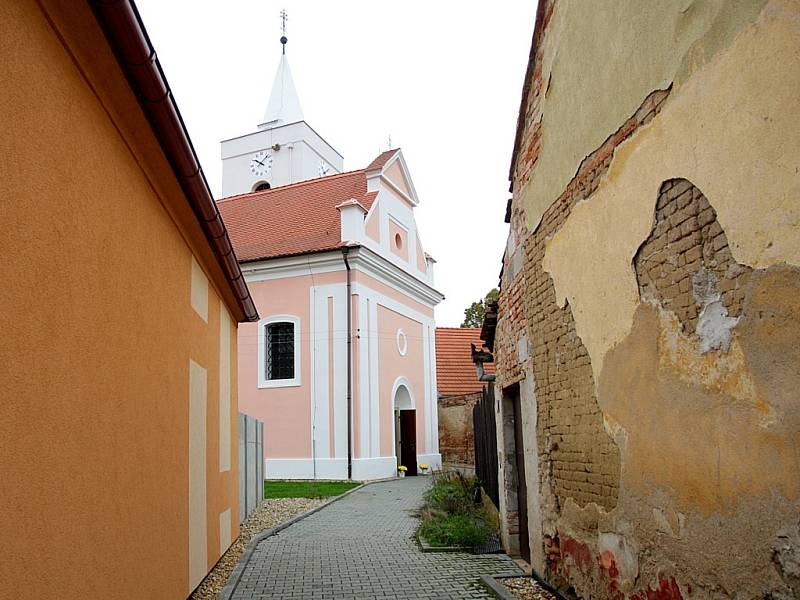 Kostel svatého Štěpána v Malešovicích.