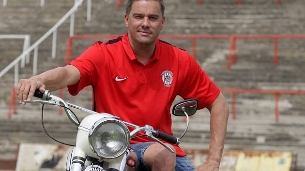 Bývalý fotbalista a vyhlášený šoumen Petr Švancara.