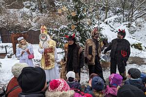 Mikuláš přivítal v Zoo Brno onkologicky nemocné děti