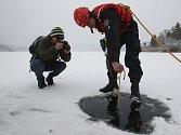 Měření ledu na brněnské přehradě