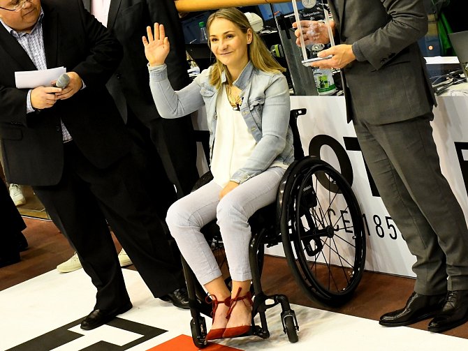 Při Světovém poháru v Berlíně uděloval německý svaz primáty nejlepším jezdcům. Ženám kralovala Kristina Vogelová, která sklidila neutuchající aplaus. Pro cenu si dojela na invalidním vozíku, na který ji upoutala nešťastná nehoda na tréninku.
