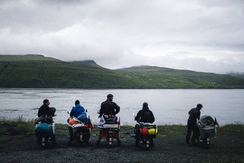 Šestičlenná skupina cestovatelů na babetách ujela za třiadvacet dní po Islandu téměř dva tisíce kilometrů.