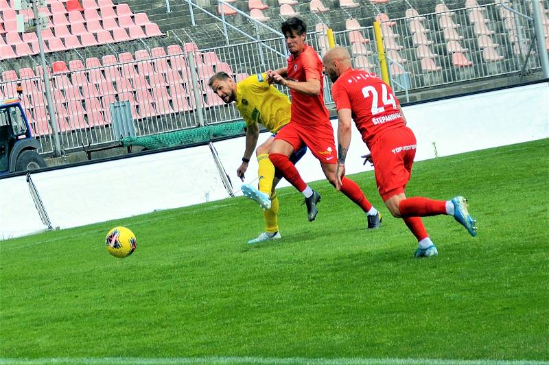 Fotbalisté Zbrojovky  v posledním přípravném utkání před opětovným zahájením druhé ligy podlehli Zlínu 0:5.