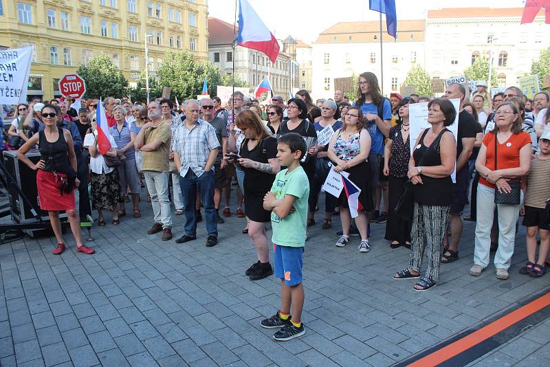 V Brně podle organizátorů demonstrovalo nejméně pět tisíc lidí.