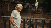 Nový charitativní kalendář na rok 2017 vydala nadace Život s demencí. Na fotografiích Václava Širce je kromě pacientů trpících Alzheimerovou chorobou z Domu seniorů Anavita v Modřicích také řada českých celebrit.