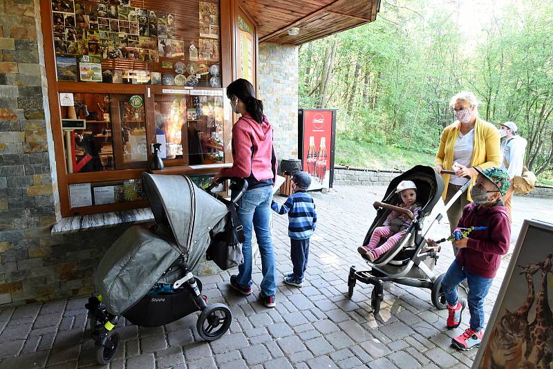 Otevření zoologické zahrady a obchodů v Brně.