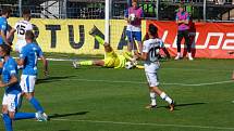 Fotbalisté Baníku Ostrava v přípravném utkání proti brněnské Líšni (v bílém).