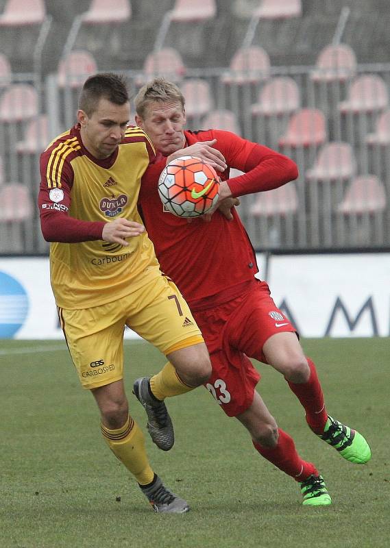 Fotbalisté Brna porazili v 22. ligovém kole Duklu 3:0 a naplno bodovali i ve třetím jarním domácím utkání. O nejrychlejší gól sezony se postaral Alois Hyčka, ve 44. minutě zvýšil Petr Buchta a po pauze přidal třetí branku Zbrojovky Michal Škoda.