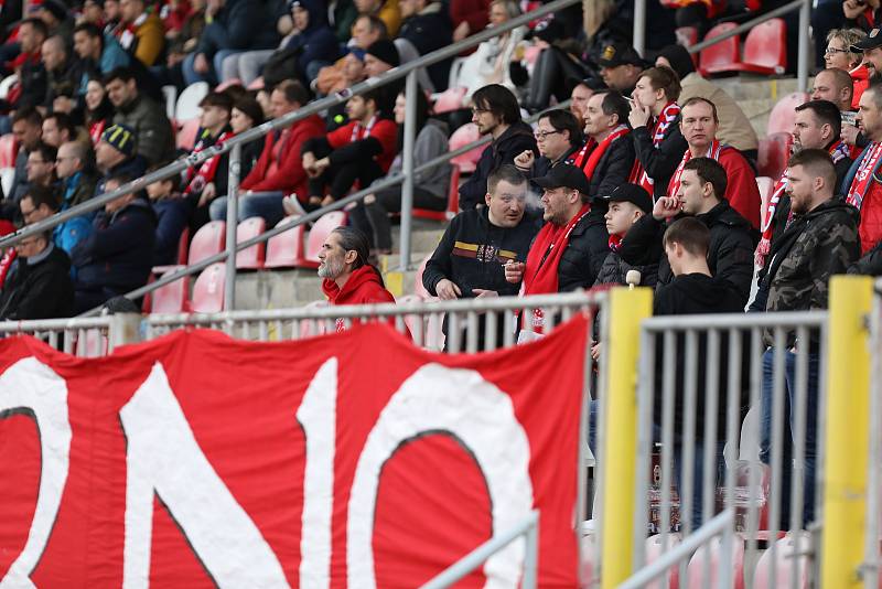 Fotbalisté Zbrojovky (v červeném) podlehli Jablonci 1:2.