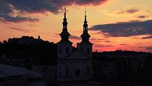 Známé dominanty Brna i běžným kolemjdoucím skrytá zákoutí zachytil objektiv fotoaparátu. Foceno ze staré radnice.