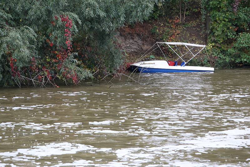 Brno 16.10.2020 - řeka Svratka a splav v Komíně