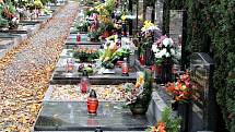 Na Ústřední hřbitov města Brna se vydaly desítky Jihomoravanů.