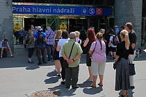 Očkování proti covidu-19 je možné podstoupit bez registrace už několik dní v Praze, konkrétně na hlavním nádraží a v obchodním centru Chodov.