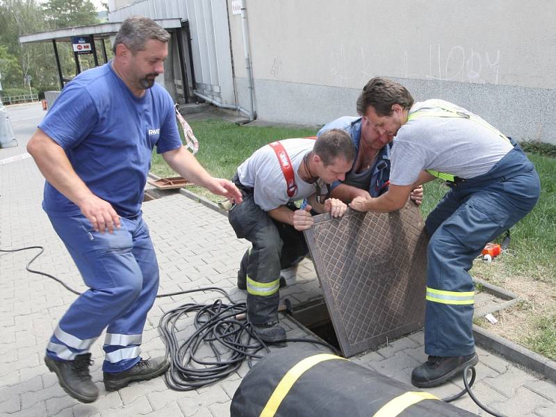 Měřičkovu ulici v Brně uzavřela dnes dopoledne policie kvůli masivnímu úniku plynu.