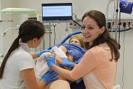 Trhání zubů i chirurgické zákroky si studenti Lékařské fakulty Masarykovy univerzity vyzkouší v moderním simulačním centru.