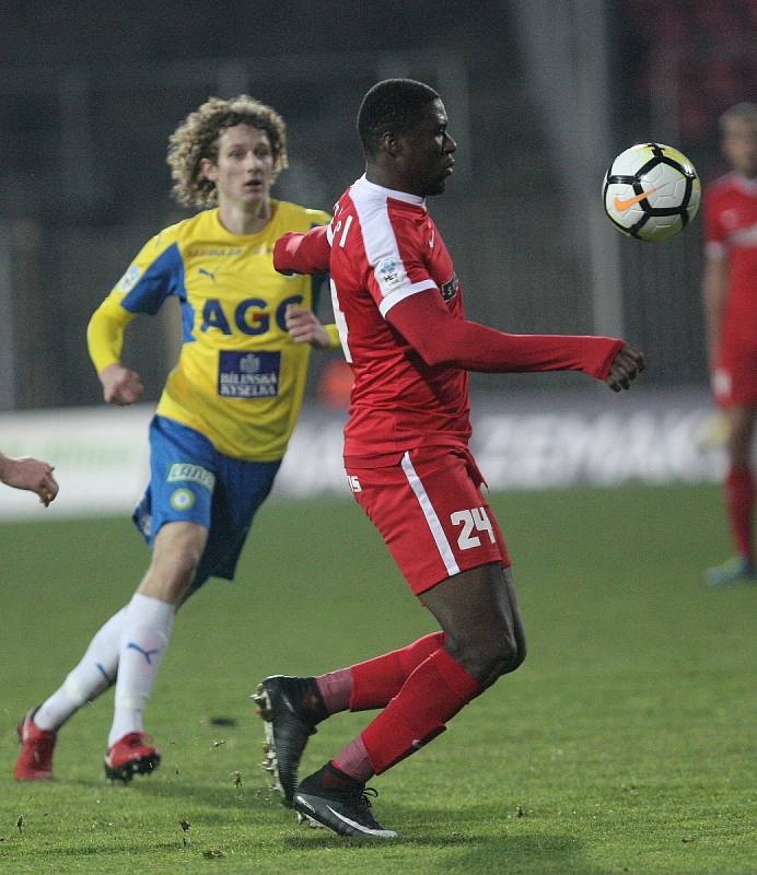 Fotbalisté brněnské Zbrojovky ve čtrnáctém kole domácí nejvyšší soutěže porazili brankou Michala Škody Teplice 1:0.