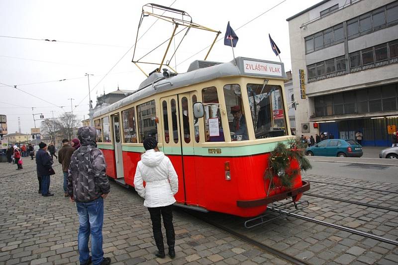 Brnem projela betlémská tramvaj.