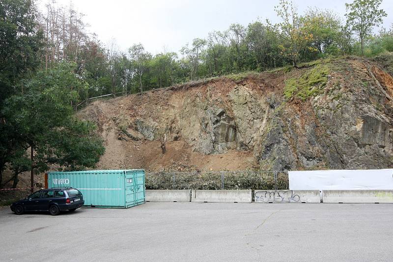 Sanace svahu vedle parkoviště Sokolák u brněnské přehrady