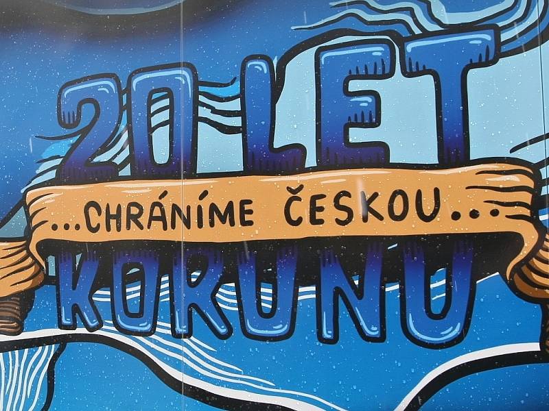 Vzdělávací výstavu s názvem 20 let chráníme českou korunu mohou lidé navštívit od dnešního dne v Dietrichsteinském paláci na Zelném trhu v Brně.