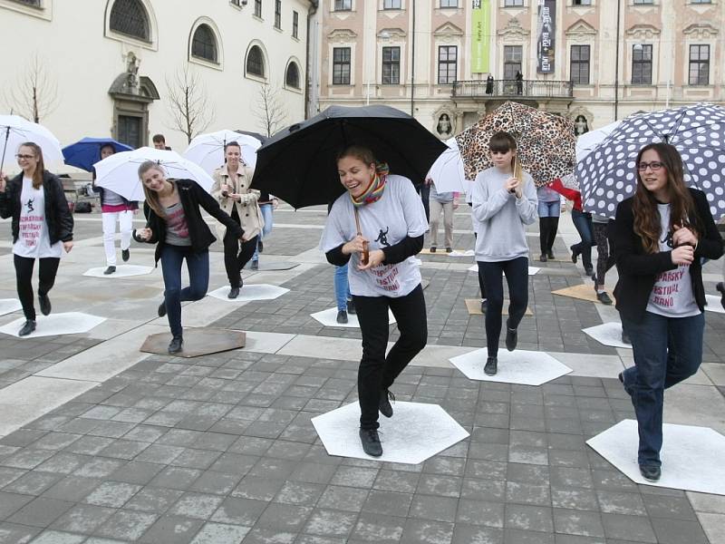 Vystoupením pod širým nebem zahájili čtvrtý ročník Mezinárodního stepařského festivalu. 