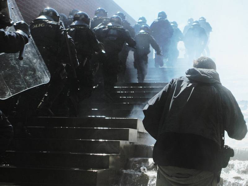 Policisté se připravují na střet