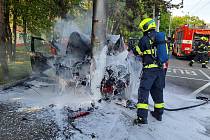 Zásah hasičů při požáru auta v Královopolské ulici v Brně.